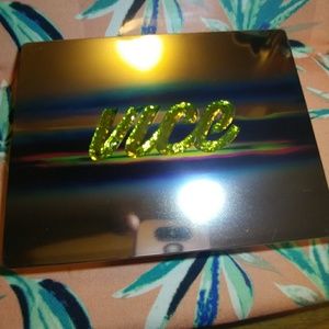 ⭐L.E. URBAN DECAY VICE 3 PALETTE